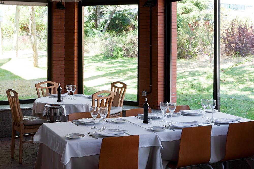 Apartamentos Th La Florida Madrid Restaurant photo