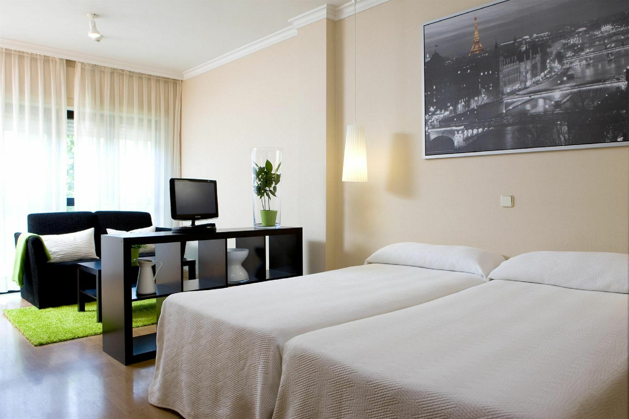 Apartamentos Th La Florida Madrid Room photo